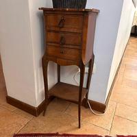 Tavolini con cassetti antichi