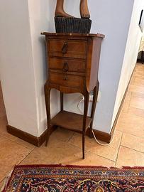 Tavolini con cassetti antichi