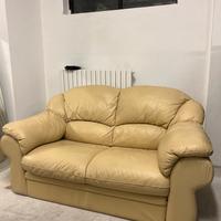Divano vera pelle color ocra chiaro