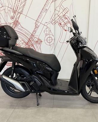 Honda SH 125 - bauletto keyless e parabrezza ...