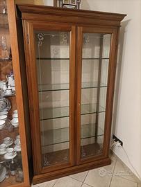 Vetrina classica in legno massello