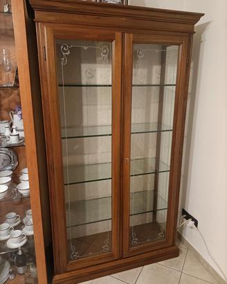 Vetrina classica in legno massello