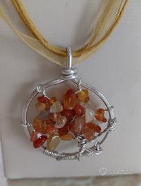 Collana in alluminio e pietra corniola