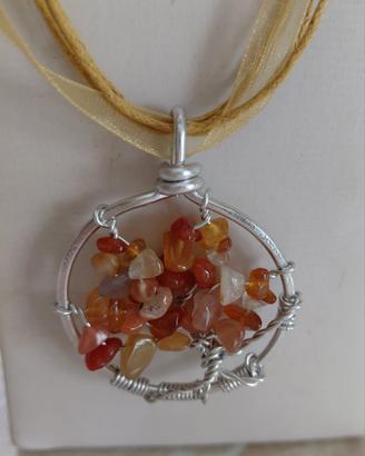 Collana in alluminio e pietra corniola
