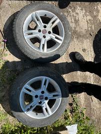 2 Cerchi in lega e gomme Grande Punto raggio 15