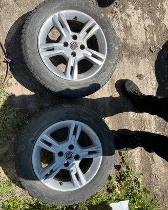 2 Cerchi in lega e gomme Grande Punto raggio 15