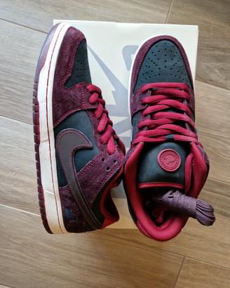 Nike sb dunk low pro x riot skateshop 44