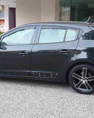 MOMO STRIKE 8J X 17 VOLKSWAGEN/RENAULT