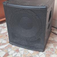 Subwoofer attivo Behringer Eurolive B1200D-PRO.  -
