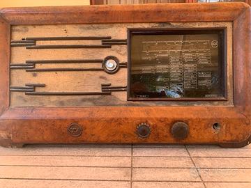 RADIO d'epoca ITALIANA CGE 215 Anno 1941 a VALVOLE