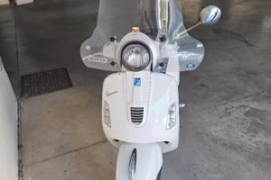 piaggio vespa 300 gts anno 
