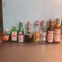 8 Mignon Liquori Vintage an.80 ( estero)