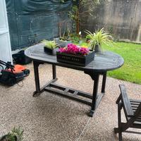 Tavolo in legno da giardino