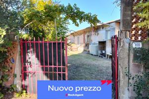 CASA RURALE CIRCONDATA DA GIARDINO