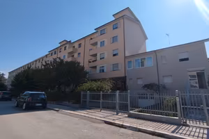 Via Alfieri-stanze per studentesse-zona Vazzieri
