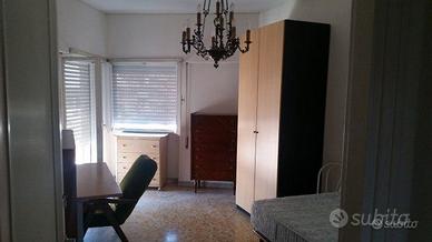 camera in appartamento di 4 camere