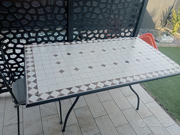 TAVOLO DA GIARDINO CON SEDIE