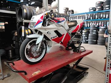 YAMAHA FZR 1000