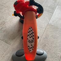 Simulatore di guida bambini. Macchinina per bambin