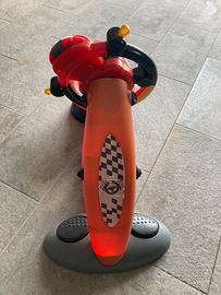 Simulatore di guida bambini. Macchinina per bambin