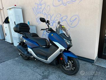 Scooter MaxSym 400