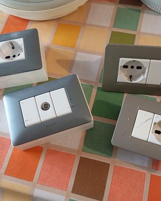 Materiale elettrico assortito