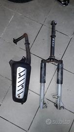 Free 50 : forcella serbatoio marmitta