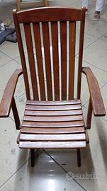 Sedie da giardino in legno.