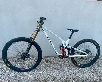 Commencal DH Supreme V5