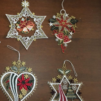 Particolari addobbi in cotone per albero di Natale