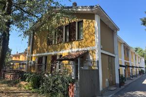 VILLA A SCHIERA D'ANGOLO A CESATE