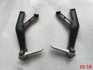 PEDANE PASSEGGERO NUOVi YAMAHA R1 DAL 2015 AL 2023