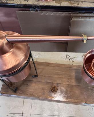 Alambicco distillatore da 2 litri,  base in legno