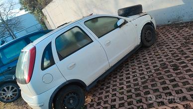 Opel Corsa benzina intera o a pezzi