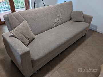 Divano Letto con vano contenitore.