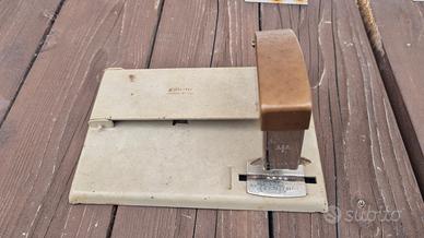 Spillatrice/cucitrice da scrivania vintage