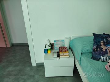 struttura letto singolo con rete a doghe comodino 