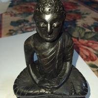 Statuetta di Buddha in ebano intagliato alta 10 cm
