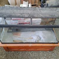 acquario con mobiletto in legno