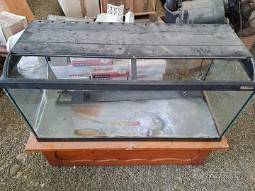acquario con mobiletto in legno