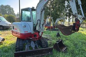 Escavatore takeuchi tb240