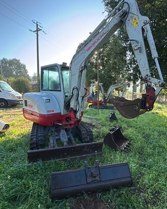 Escavatore takeuchi tb240