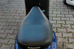 Piaggio Vespa 50 ET2 - 2011