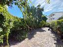 ampio-appartamento-con-corte-150-mt-dal-mare