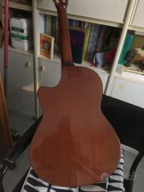 Chitarra classica pre amplificata Yamaha