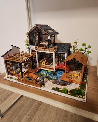 Casa in miniatura con luci