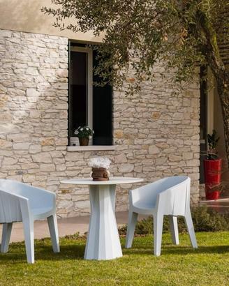 Poltroncina in plastica di design