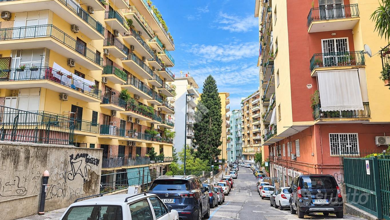 NEGOZIO A NAPOLI - Vista 4