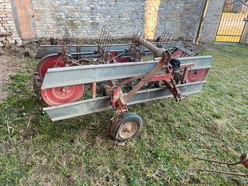 Ranghinatore e altri atrezzi per  fienaggione