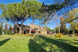 Rustico / Casale di 500 m² con più di 5 locali e b